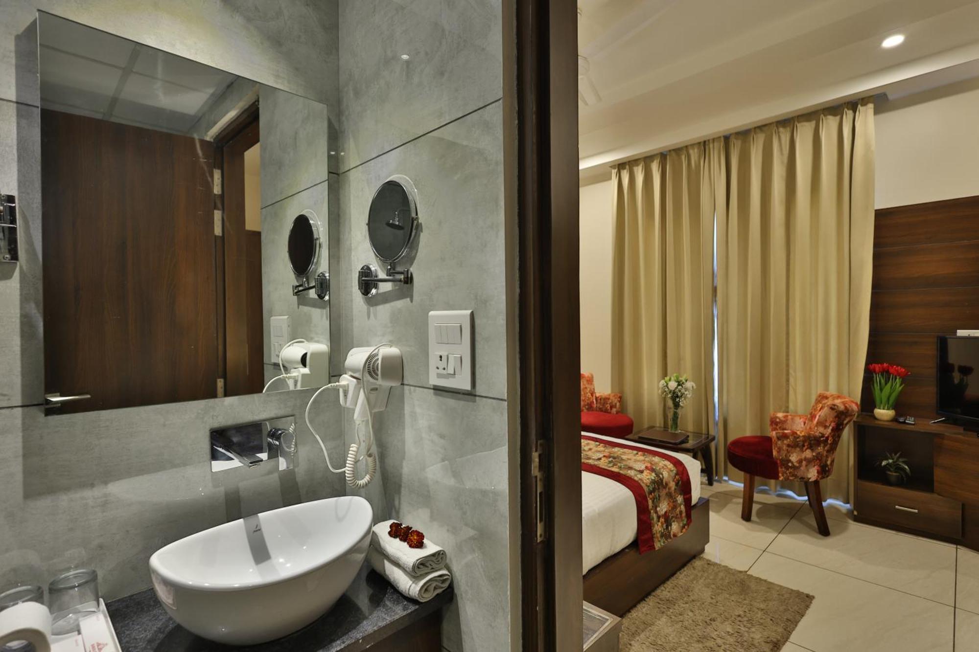 Hotel Ramaya Inn Raiwala Екстер'єр фото